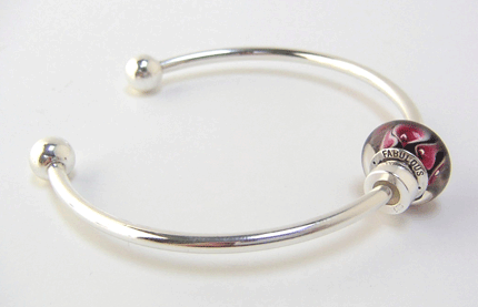 Fabulous bead on silver bangle bracelet